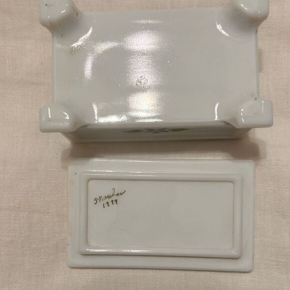 Vintage Westmorland Hand Painted/Signed Milk Glass Jewelry Box - Picture 8 of 8